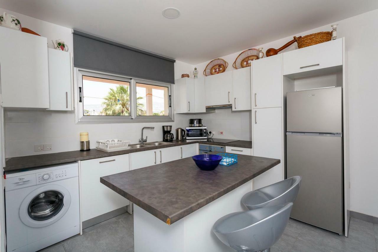 Coral Bay Sea Breeze Apartments - 3 Bedroom Apartment Pegeia Eksteriør billede